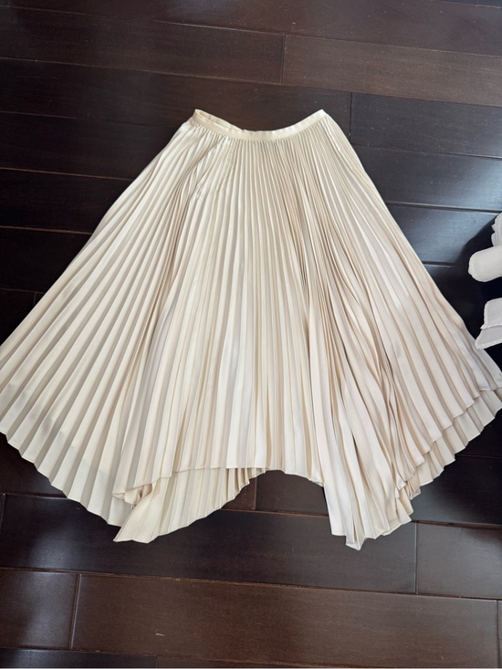 Ralph Lauren Dresses & Skirts - Ralph Lauren Cream Asymmetrical Pleated Skirt